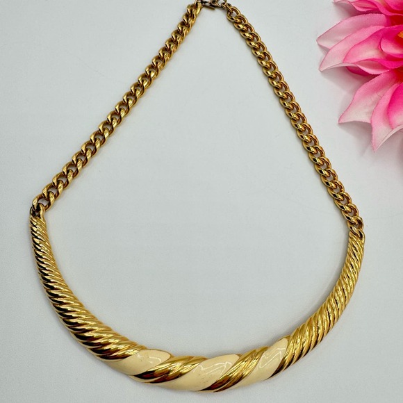 Vintage Monet Twisted Cream Enamel Pendant Choker Necklace Retro Signed 16” - Picture 5 of 13